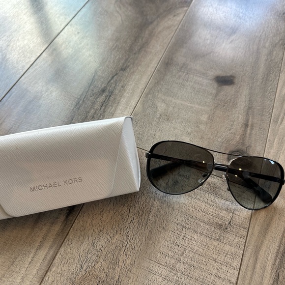 Michael Kors MK5004 Chelsea Sunglasses - Picture 5 of 9